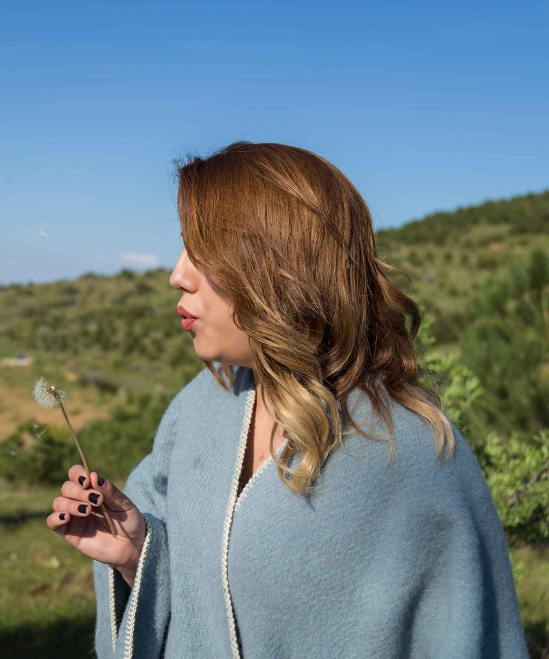 Woll-Poncho hellblau