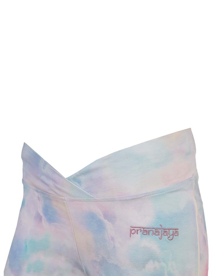 Yoga Shorts Wolkenmotiv